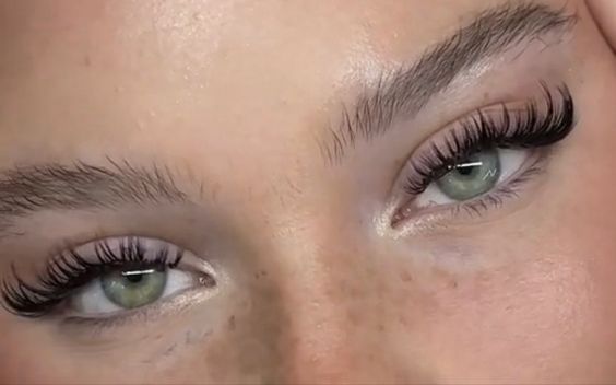 At-Home DIY Cluster Lashes Kit
